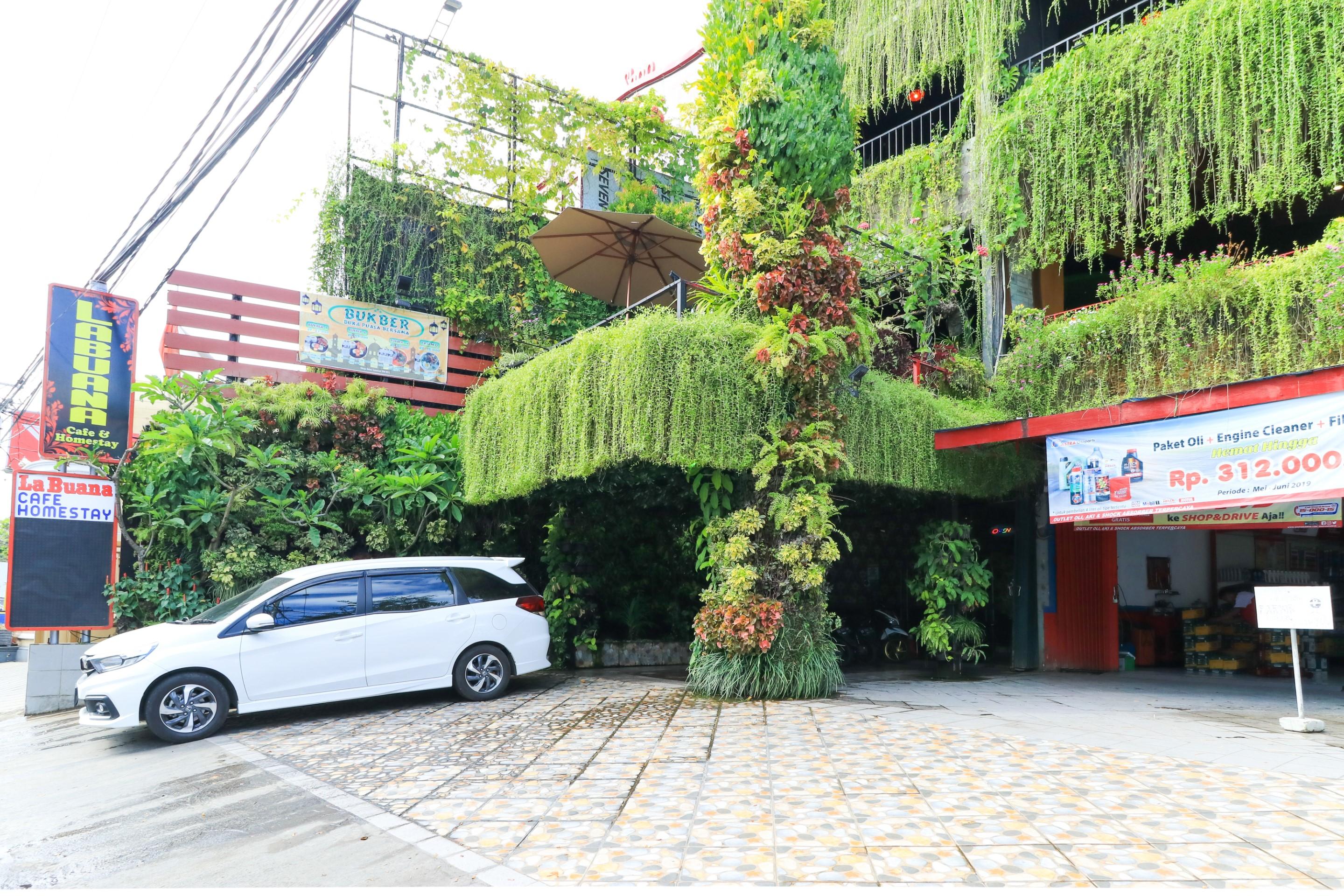 Labuana Homestay & Cafe Garden Macáçar Exterior foto